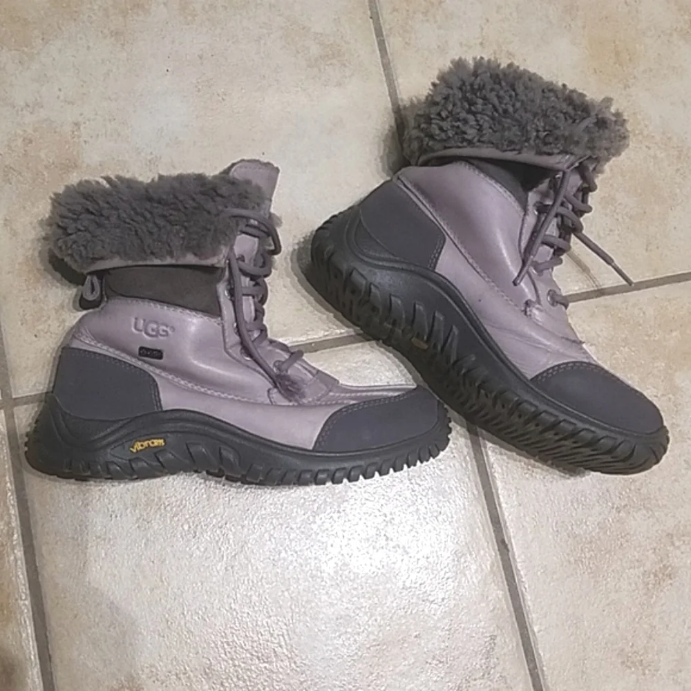 UGG Adirondack II waterproof leather sheepskin boots sz 6